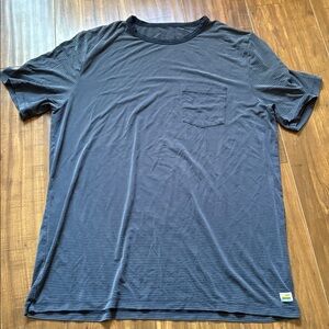 Vuori T-Shirt Linear Tech Performance Pocket Striped